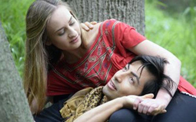 Judy Durkin and Shaun Taylor-Corbett in the title rolls of Theatricum Botanicum's ROMEO AND JULIET. (Photo by Ian Flanders) 